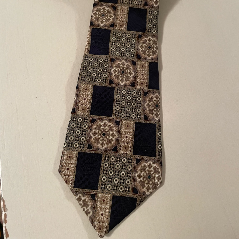 The Custom Shop Shirtmakers Tie 100% Silk Hand Tailored in USA